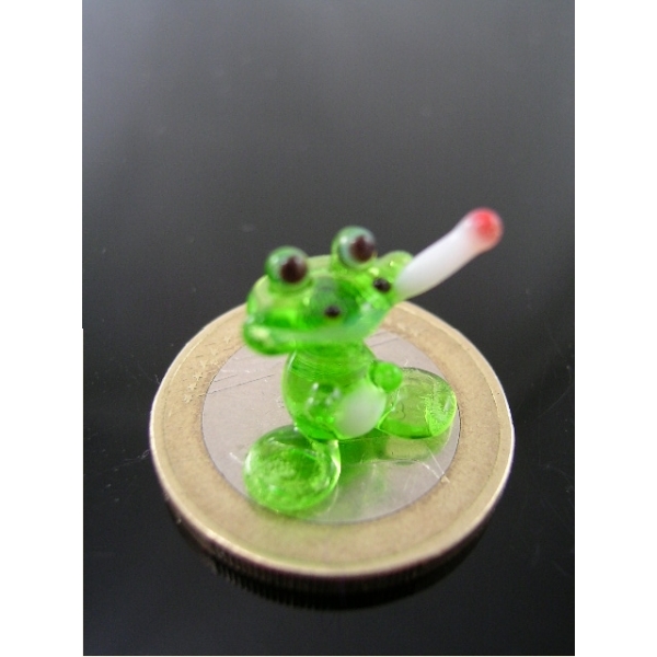 Frosch mit Zigarette mini-Glasfigur - Miniatur Figur aus Glas - Deko Setzkasten Vitrine Sammlerstück