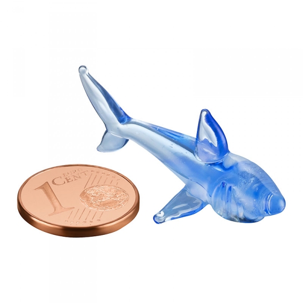 Hai mini Fisch hellblau-Glasfigur - Miniatur Figur aus Glas - Deko Setzkasten Vitrine Sammlerstück