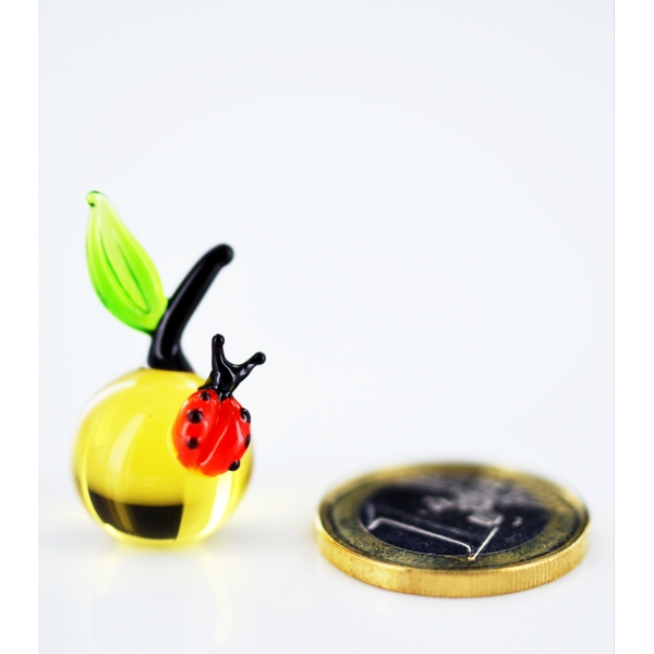Apfel mit Marienkäfer Gelb Rot Mini - Glücksbringer Miniatur Figur aus Glas Glücksbringer gelber Apf